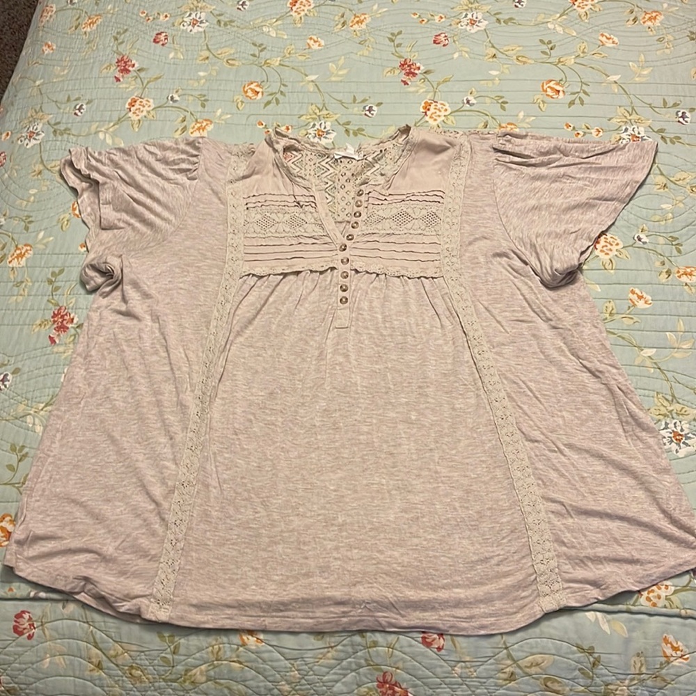 Maurices top size 2 in new condition.